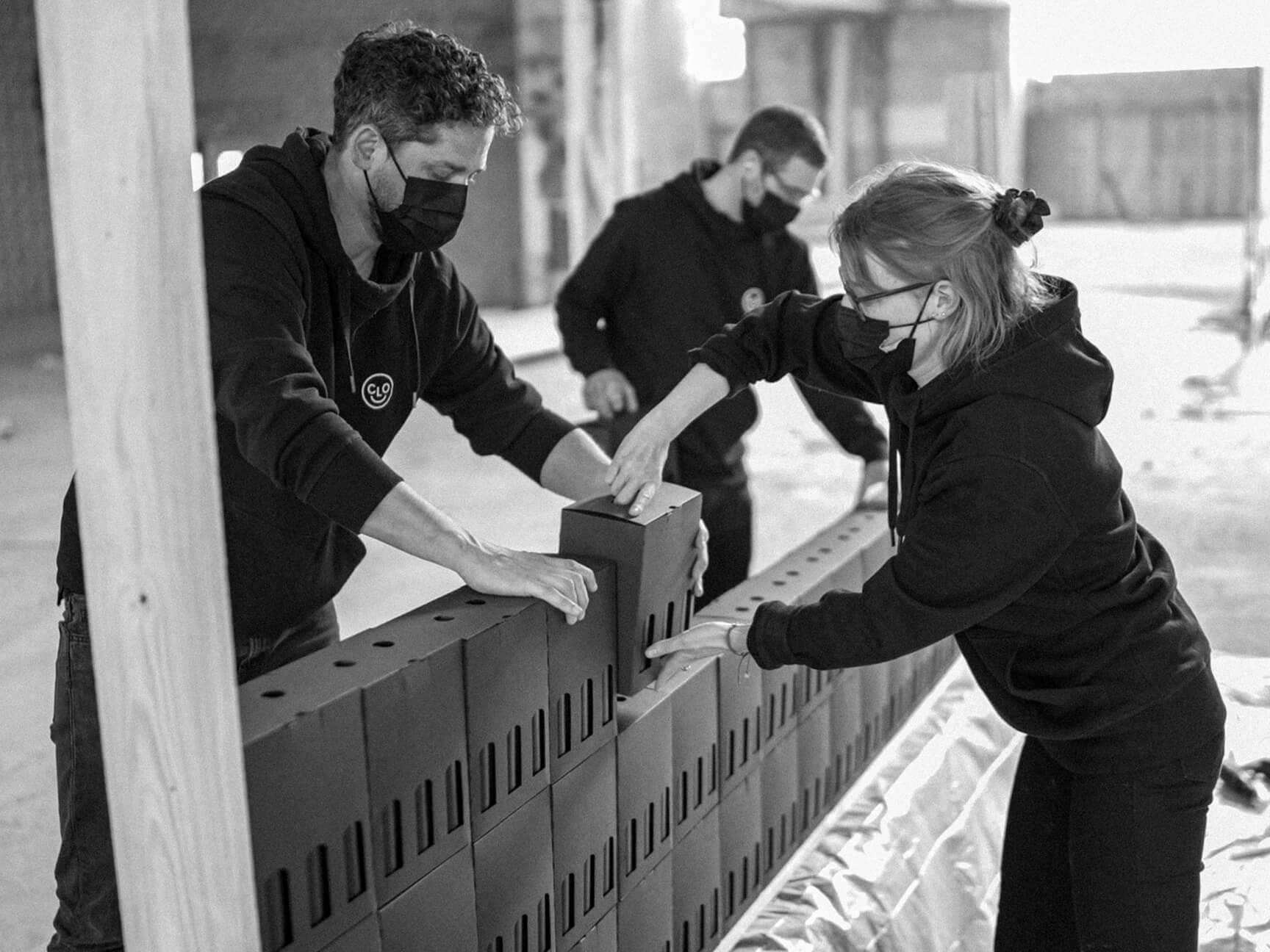 Insgesamt müssen wir 96 Bierkisten schleppen.